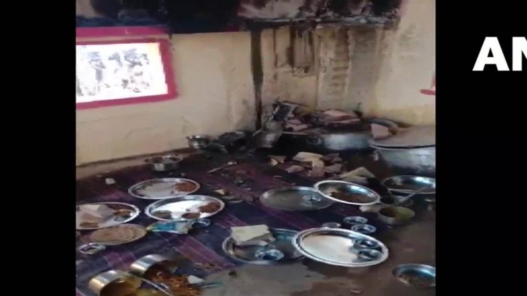 शादी में गैस सिलेंडर फटने से दूल्हे के माता-पिता सहित 60 लोग झुलसे, 4 लोगो की मौत