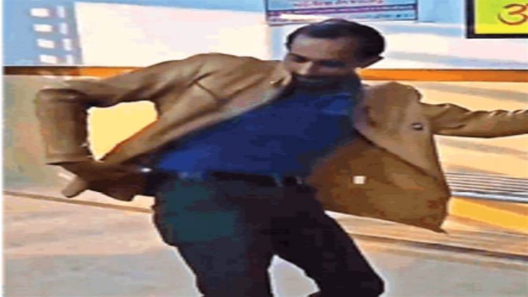 अस्पताल में कर्मचारी ने लगाए ठुमके, तो हुआ निलंबित