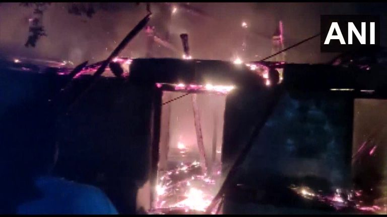 घर में भीषण आग लगने से 2 बच्चे सहित 6 लोगों की मौत