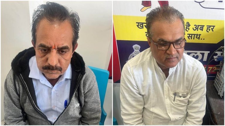 लोकायुक्त टीम ने जनपद पंचायत के दो अधिकारियों को रिश्वत लेते पकड़ा