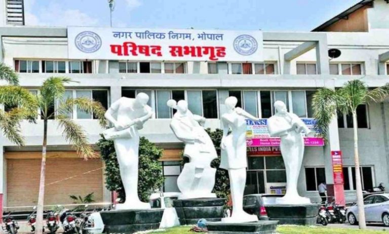 नगर निगम अपर आयुक्त रिश्वत लेते वीडिय में हुए कैद