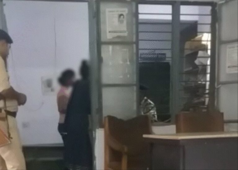 ऑनलाइन गेम पर की दोस्ती, फिर छात्रा के वायरल किए अश्लील फोटो-वीडियो