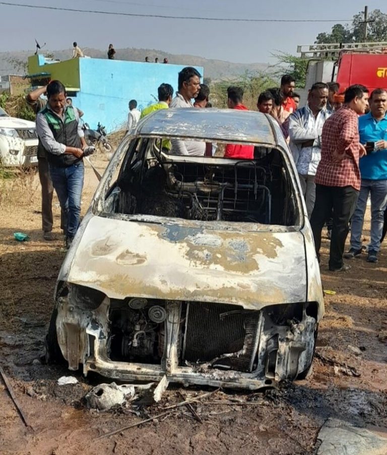 हाइवे पर कार में लगी अचानक आग, शिक्षक की मौत