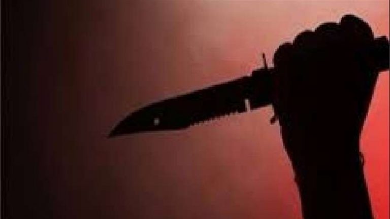 प्रेम प्रसंग के चलते घर में घुसकर युवती को मारा चाकू