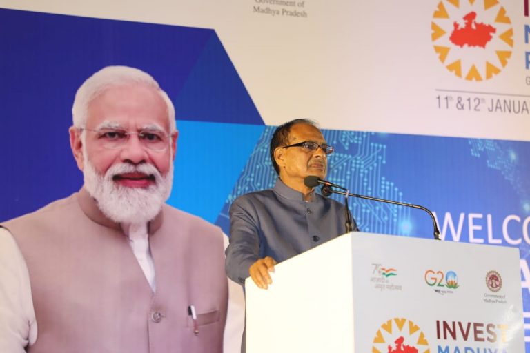 CM शिवराज देश-विदेश घूमे, फिर दिया निवेश का न्योता