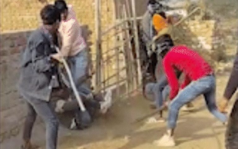 दो युवकों को बदमाशों ने बेरहमी से पीटा