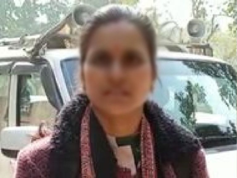 पत्नी को बच्चे नहीं होने पर पति ने घर से निकाला