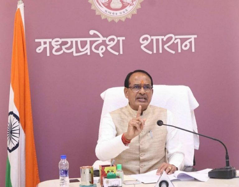 शिवराज ने कमिश्नर, कलेक्टर्स की बुलाई बैठक, इन मुद्दों पर हुई चर्चा