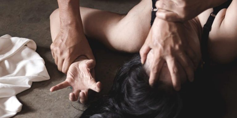 नाबालिग के साथ तीन लोगों ने किया सामूहिक दुष्कर्म