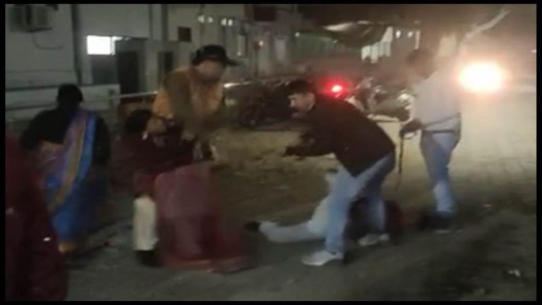 GRP जवानों ने आटो चालक को बेरहमी से पीटा, निलंबित