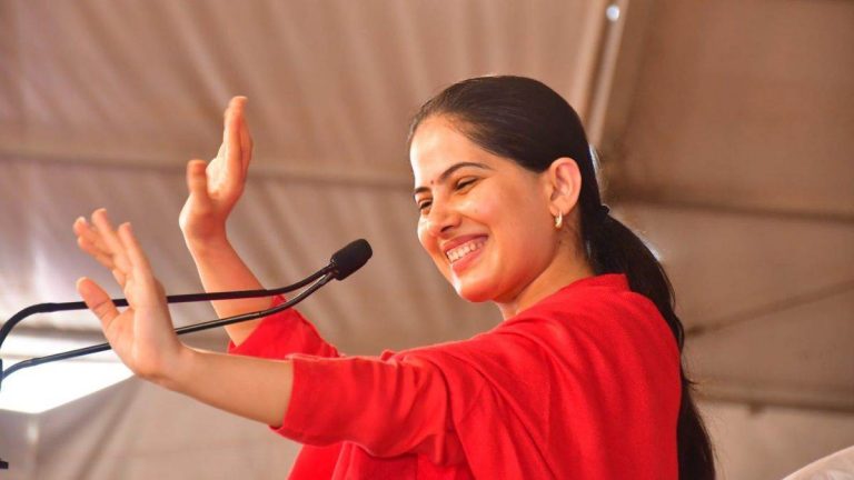 जया किशोरी बोलीं- बेटी का जीवन न बिगाड़ें, लड़का सुधरा हो तो ही विवाह करें