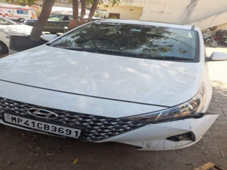 12वीं के छात्र ने SI पर चढ़ाई कार, एसआई हुआ घायल