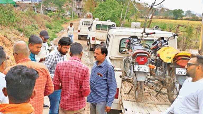 बिजली बिल नहीं भरा तो कंपनी बकायादारों के बाइक और कूलर उठा ले गई