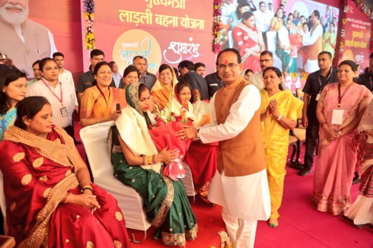 CM शिवराज ने लाडली बहना योजना का किया शुभारंभ 