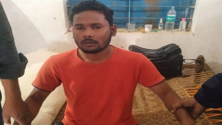 लोकायुक्त टीम ने पटवारी को रिश्वत लेते किया गिरफ्तार 