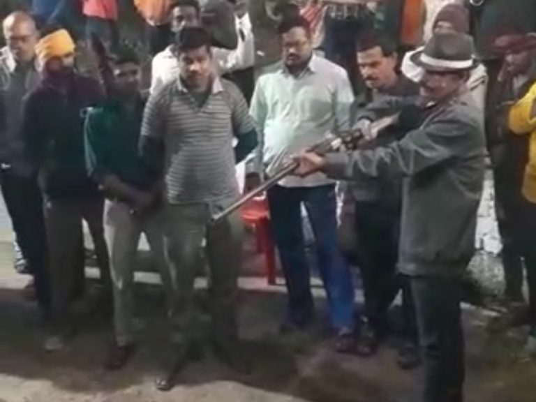MP के इस जिले में बंदूक की गोली से होता है होली का दहन