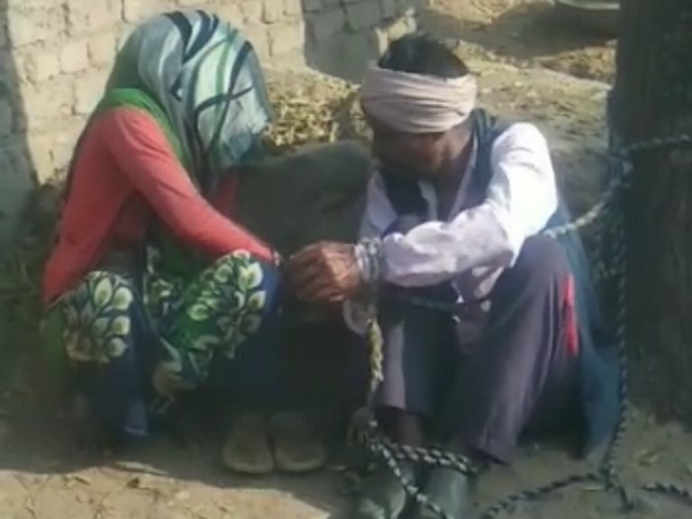 पिटाई से दुखी होकर बुजुर्ग फांसी के फंदे पर झूला