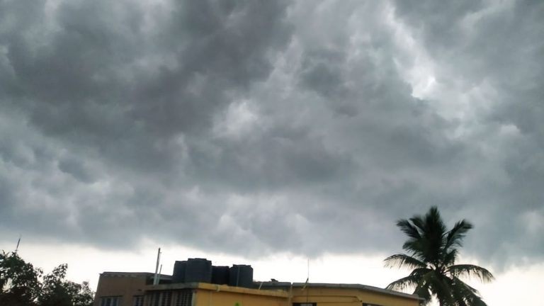 MP में कुछ स्थानों पर गरज-चमक के साथ बारिश के आसार 