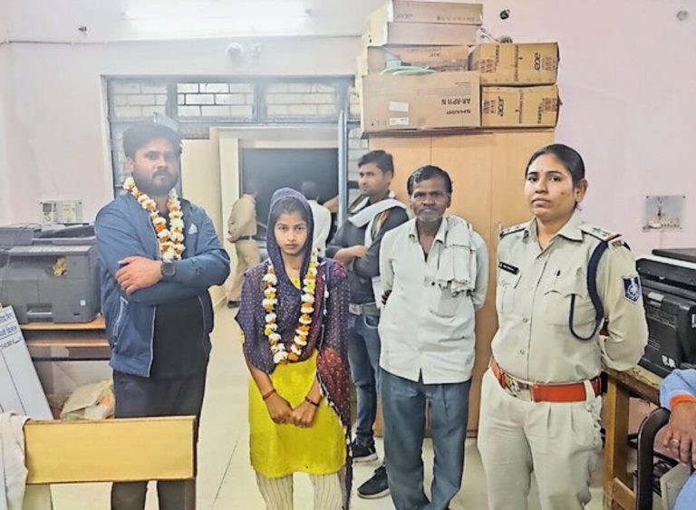 प्रेमी जोड़ा महिला थाना पहुंचा, पुलिस ने करवा दी शादी