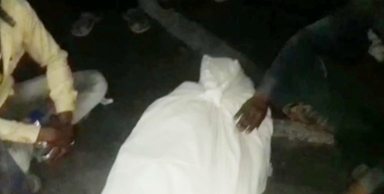 आदिवासी महिला की मौत के बाद पुलिसकर्मी पर पथराव, कई पुलिसकर्मी घायल