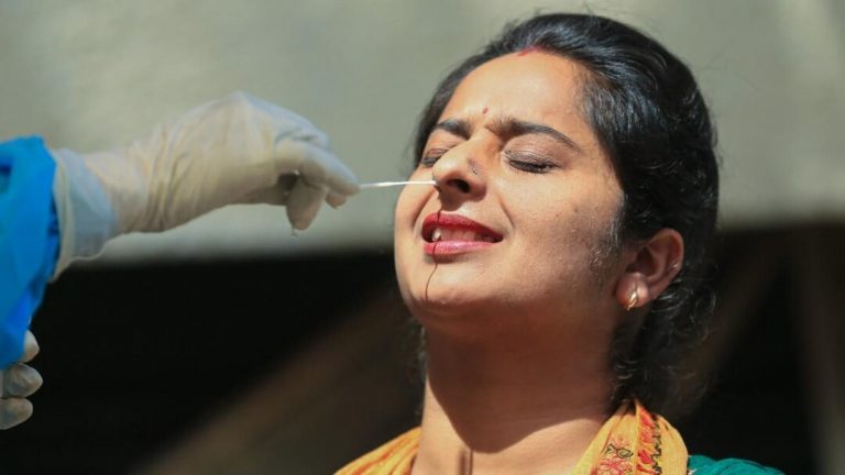 कोरोना ने फिर पसारे पैर, इन राज्यों में संक्रमण दर सबसे ज्यादा