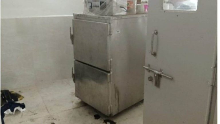 मर्चुरी में तीन दिन से रखे अज्ञात युवक के शव में लगे कीड़े, अस्‍पताल परिसर में फैली दुर्गंध