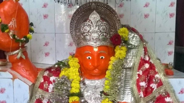 हनुमान जी के इस चमत्कारी मंदिर में भक्त लगाते है अनोखे ढंग से अर्जी