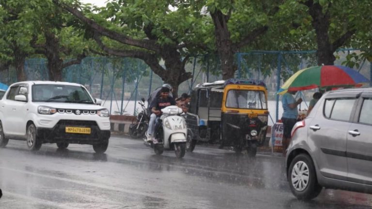 मौसम ने बदला मिजाज, बारिश और आंधी का दौर शुरू