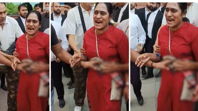 कोर्ट में हुई फायरिंग, महिला के पेट में लगी गोली