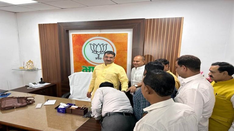 पूर्व वित्तमंत्री जयंत मलैया के बेटे सिद्धार्थ मलैया समेत पांच मंडल अध्यक्षों की BJP में हुई वापसी