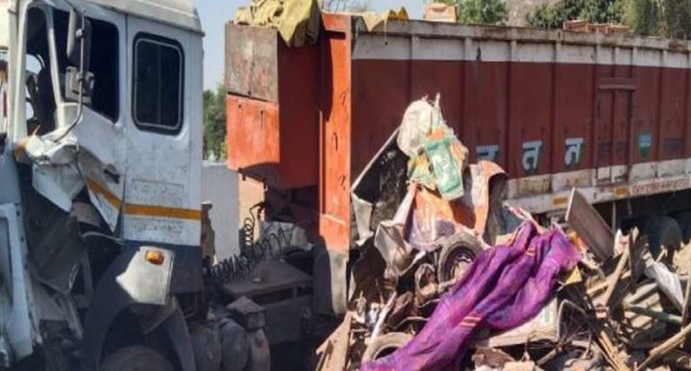 अनियंत्रित होकर ट्रक 5 घरों में घुसा, आधा दर्जन से ज्यादा लोग घायल, 1 की मौत 