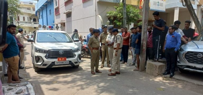 कोर्ट पेशी के लिए जा रही युवती की गोली मारकर हत्या