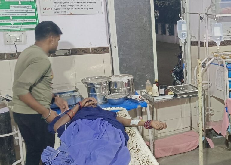 ताड़ी पीने से एक ही परिवार के तीन लोगों की मौत, एक दर्जन अस्पताल में भर्ती