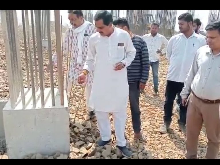 मेडिकल कॉलेज का घटिया निर्माण कार्य देख नाराज हुए विधायक, लगाई फटकार