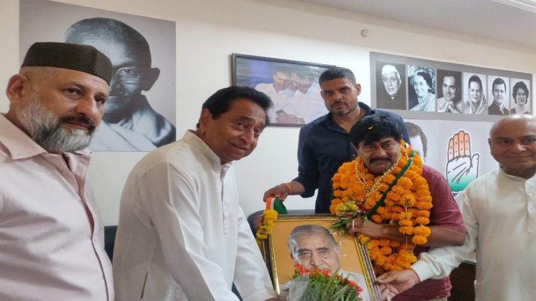 दीपक जोशी ने कमलनाथ की मौजूदगी में ली कांग्रेस की सदस्यता, थामा कांग्रेस का हाथ