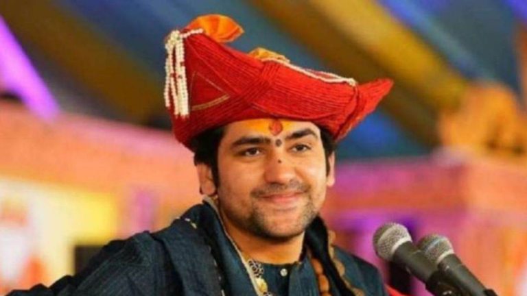 लालू यादव के परिवार को बागेश्वर धाम आने का न्योता