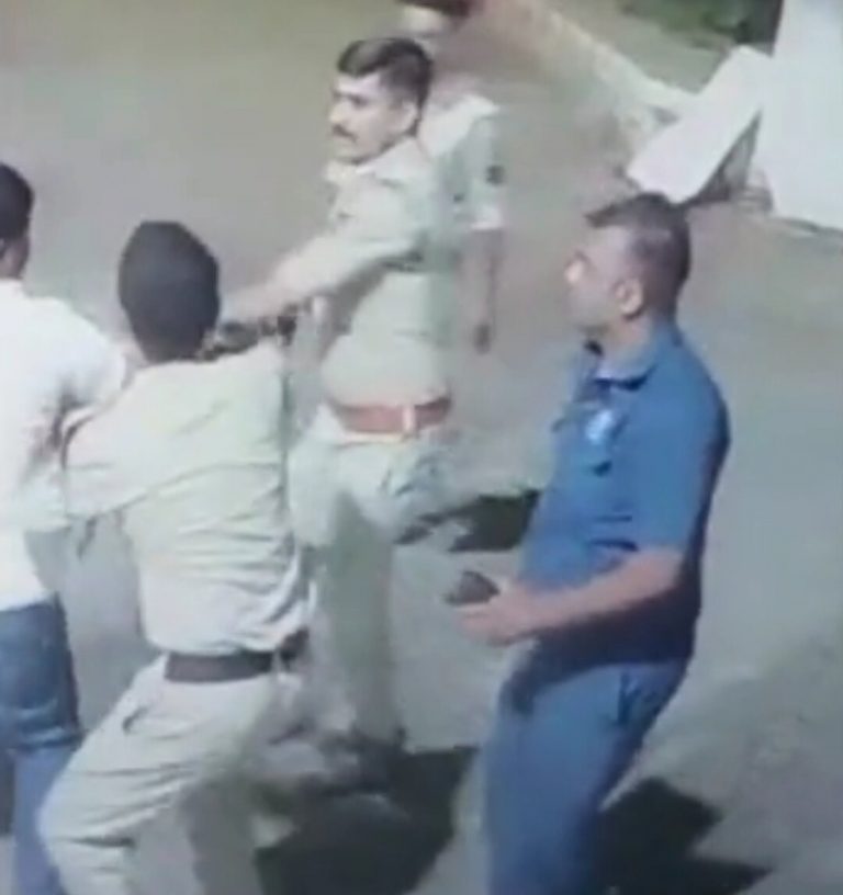 CID के टीआई ने पुलिसकर्मी के साथ की हाथापाई, ये है पूरा मामला