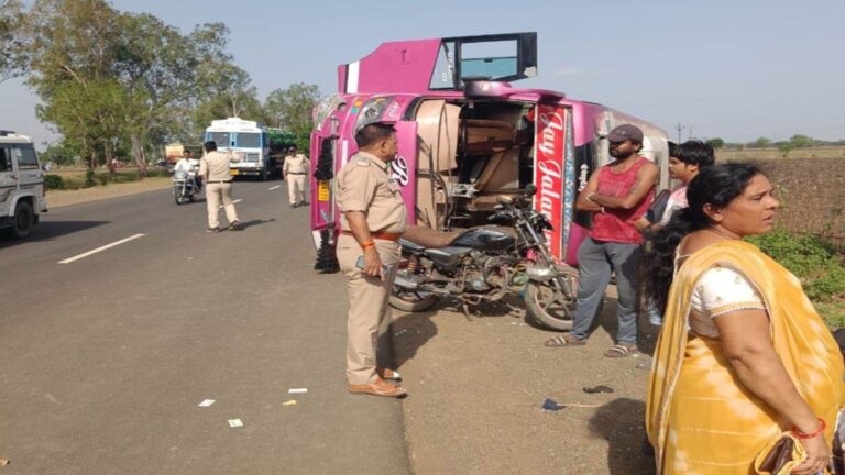 बड़ा हादसा टला, कुबेरेश्वर धाम जा रही श्रद्धालुओं से भरी बस पलटी, 15 घायल