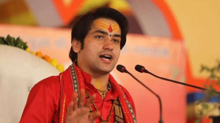 धीरेंद्र शास्त्री के खिलाफ जिला न्यायालय में परिवाद पेश, ये है पूरा मामला