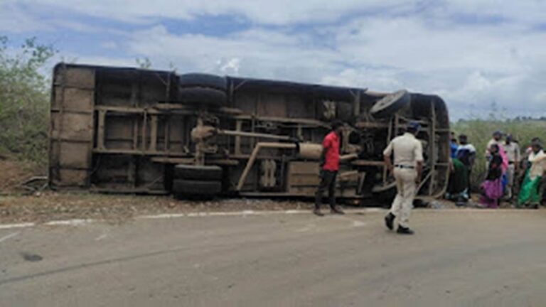 PM के कार्यक्रम में शहडोल आ रही बस पलटी, 24 घायल