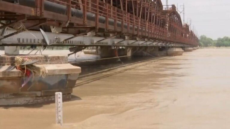 इन राज्यों में बढ़ा बाढ़ का खतरा, इतने मीटर तक पहुंचा यमुना का जलस्तर