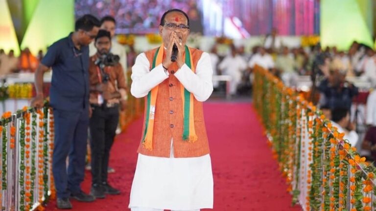 सीएम का हेलिकाप्टर अचानक हुआ खबर, सड़क मार्ग से पहुंचे सिवनी