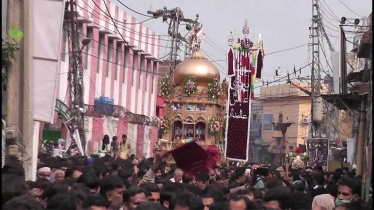 हाई टेंशन लाइन से टकराया ताजिया, 4 की मौत, कई झुलसे