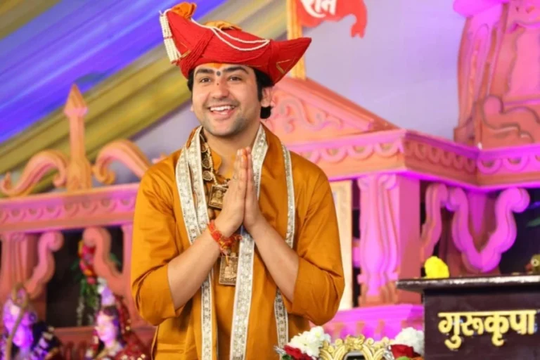 महिलाओं को लेकर दिया विवादित बयान, धीरेंद्र शास्त्री के खिलाफ महिला आयोग में शिकायत