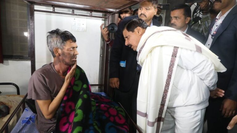 मुख्यमंत्री ने अस्पताल का किया औचक निरीक्षण, डाक्टरों को दिए ये निर्देश