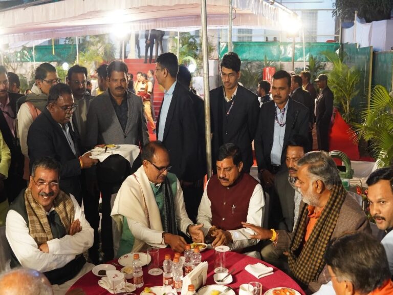 मंत्रिमंडल विस्तार से पहले CM ने दिया रात्रिभोज, ये दिग्गज नेता हुए शामिल