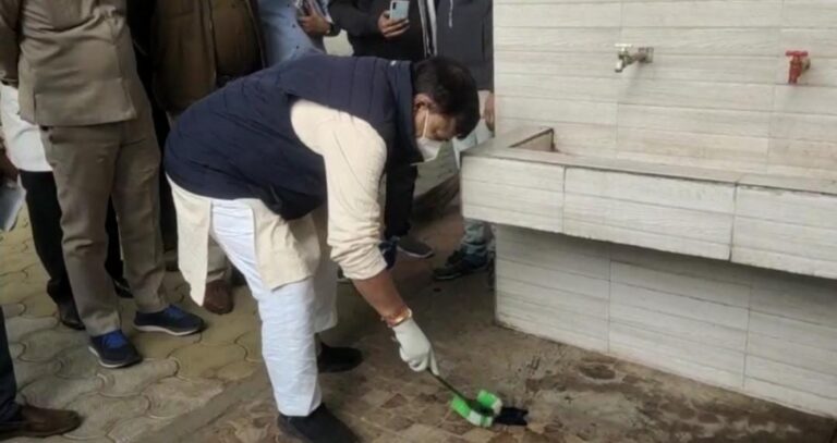 सिंधिया समर्थक मंत्री ने कर दिया कुछ अलग ही काम, सब देख हुए हैरान