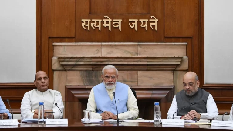 मोदी सरकार की नई पेंशन स्कीम के बारे में जानें, ओल्ड पेंशन स्कीम से कितनी अलग है?