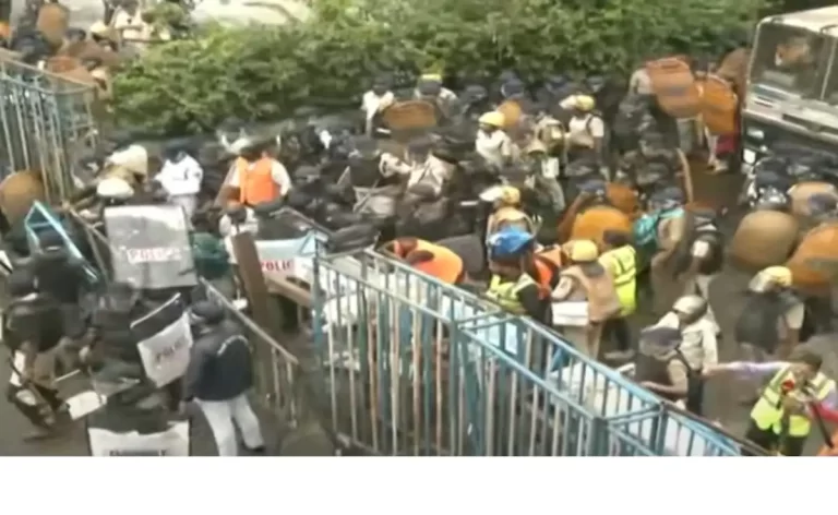 कोलकाता रेप मर्डर केस में छात्रों का प्रोटेस्टट, मुख्यमंत्री ममता बनर्जी के इस्तीफे की मांग