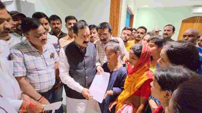 दुख की घड़ी में नरोत्तम मिश्रा ने लगा दी मुआवजे की बोली, कांग्रेस बोली- ये ‘रियलिटी शो’ का हिस्सा